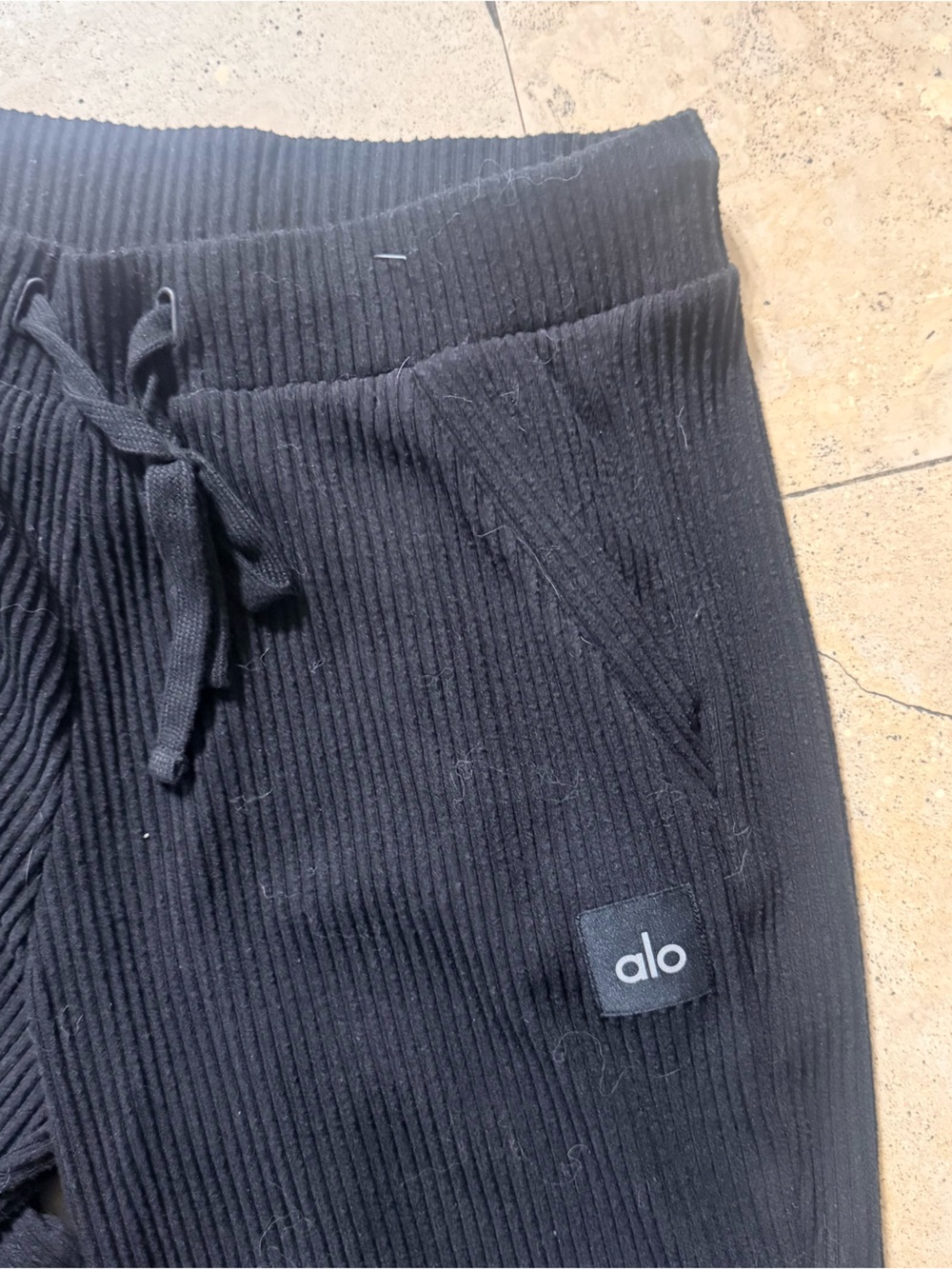 Alo yoga black snuggle weather muse jogger
